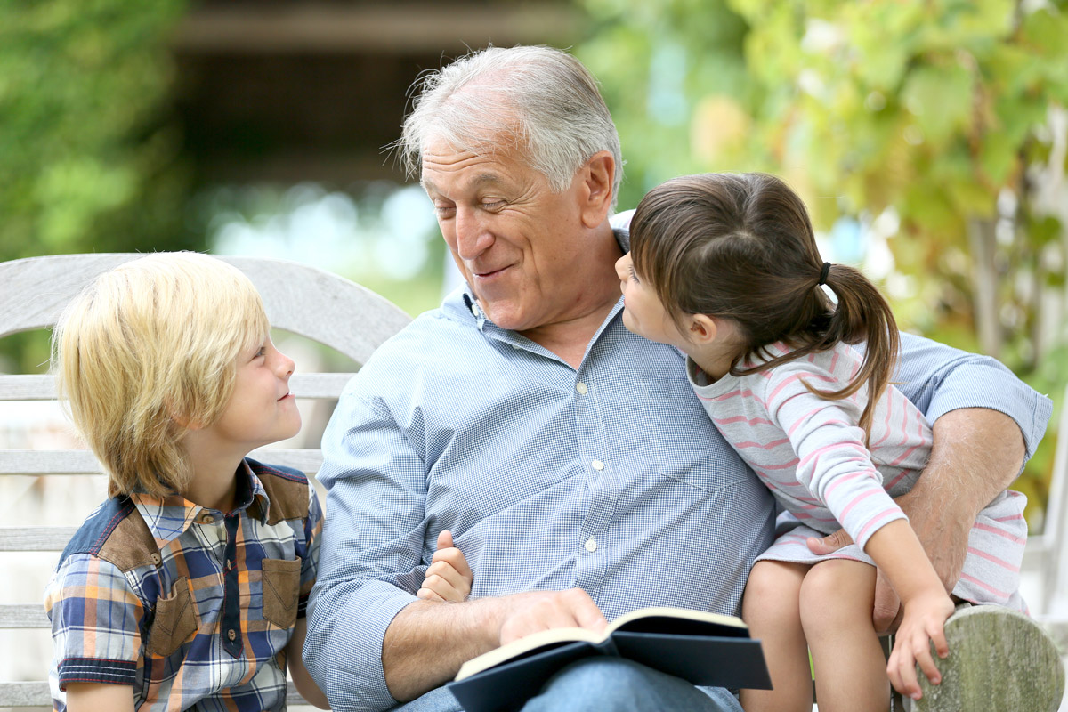 Activities to Help Engage Grandchildren During Assisted-Living Community Visits